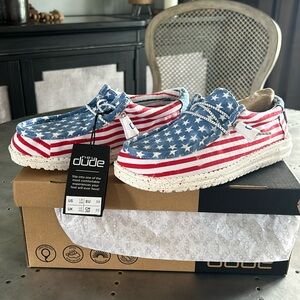 Hey Dude Wally Stars and Stripes Women’s size 8 . NWT and box